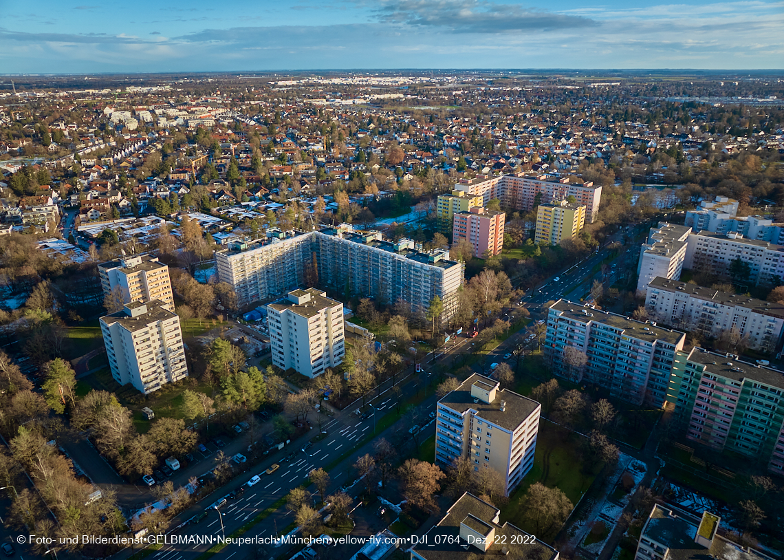 22.12.2022 - Fassadensanierung am Krl-Marx-Ring 11-21 in Neuperlach